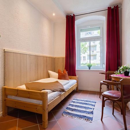 Gaestezimmer I Einzelzimmer Mit Gemeinschaftsbad Und Gemeinschaftskueche ケムニッツ エクステリア 写真